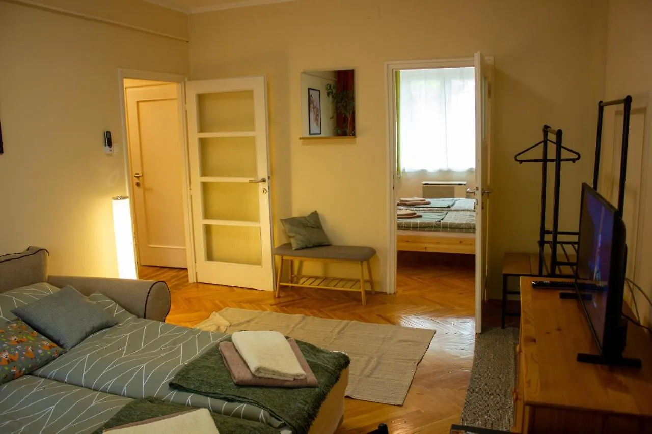 Foxy Apartman Έγκερ